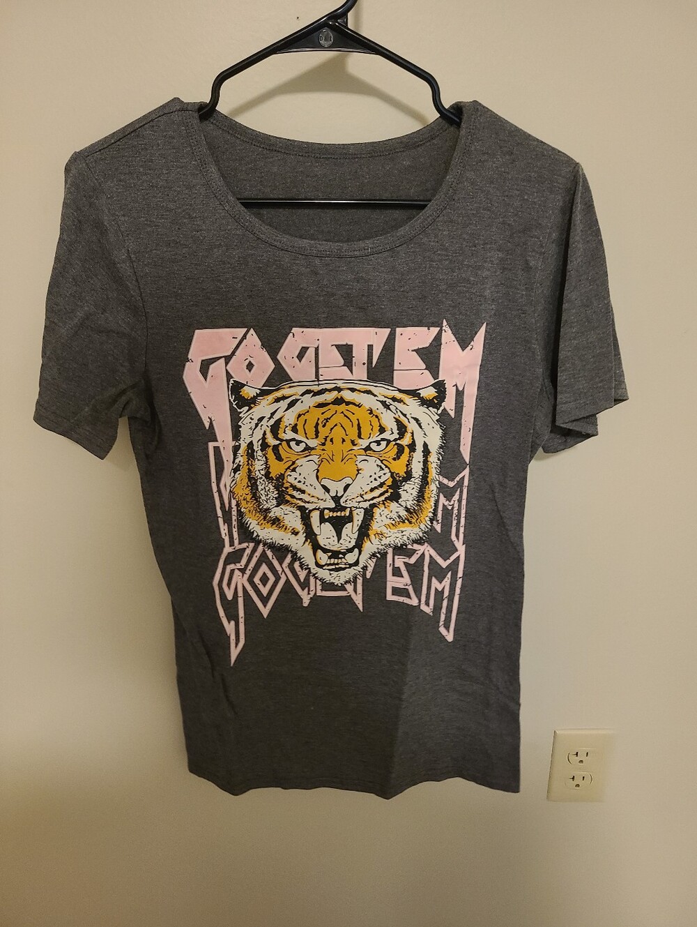 Unbranded Brand Gray Women's Graphic Tee with Tiger Print